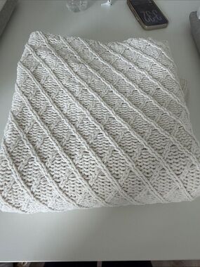 Textured Knit Throw Blanket — Cream Cable Pattern